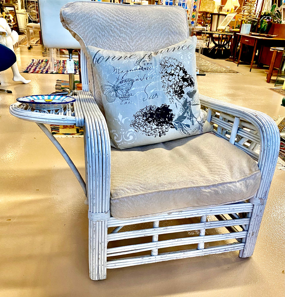 Furniture - Wicker Vintage Chair
