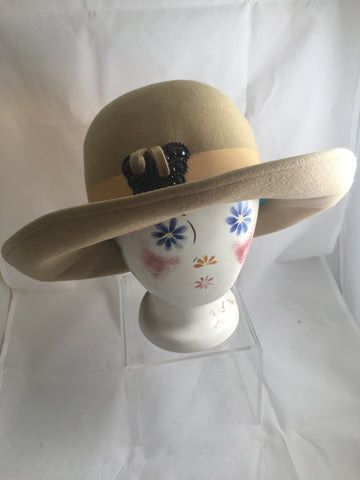 Hat 100% Wool Butterfly Bead Motif